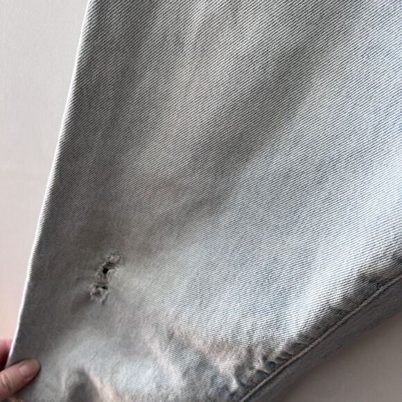 LEVI's Jeans Women's Size 30 Distressed Faded Button Fly Crop Fit Light Wash - Picture 4 of 13